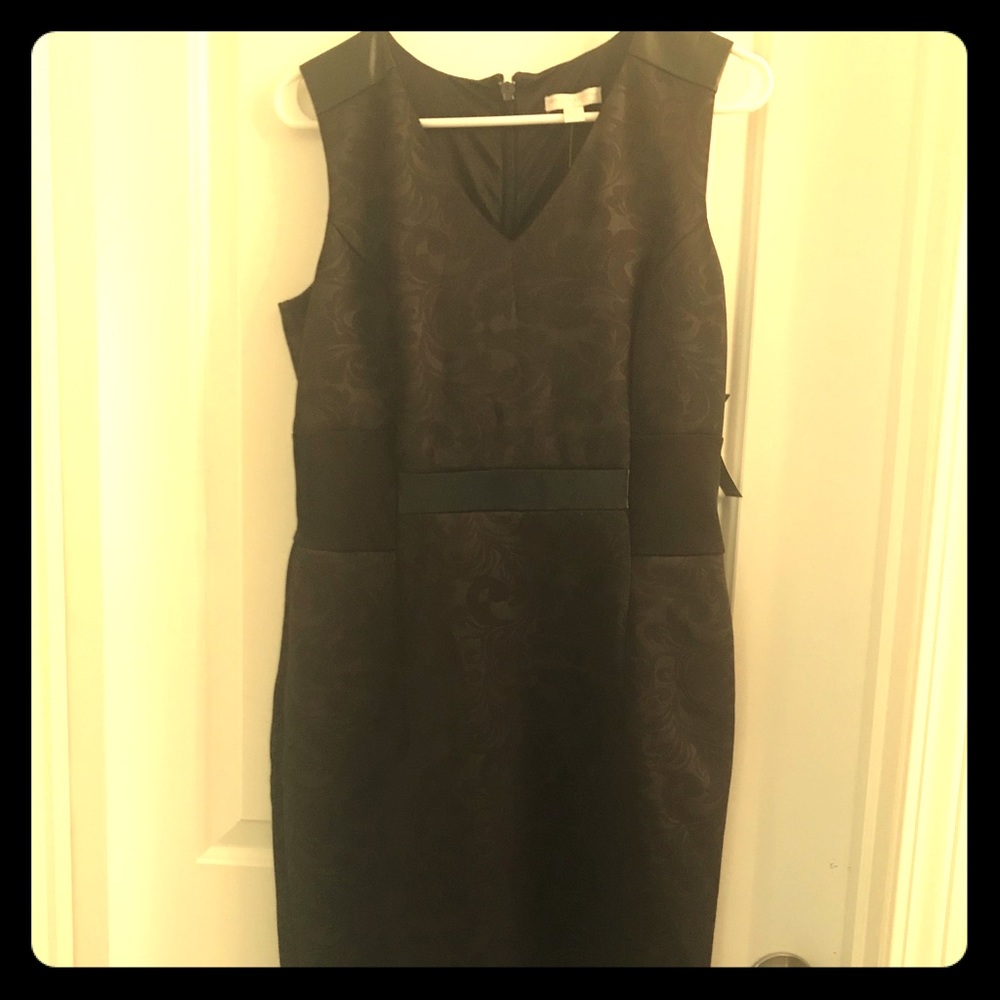 Black sleeveless dress